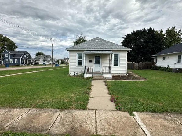 422 6th St, De Witt, IA 52742