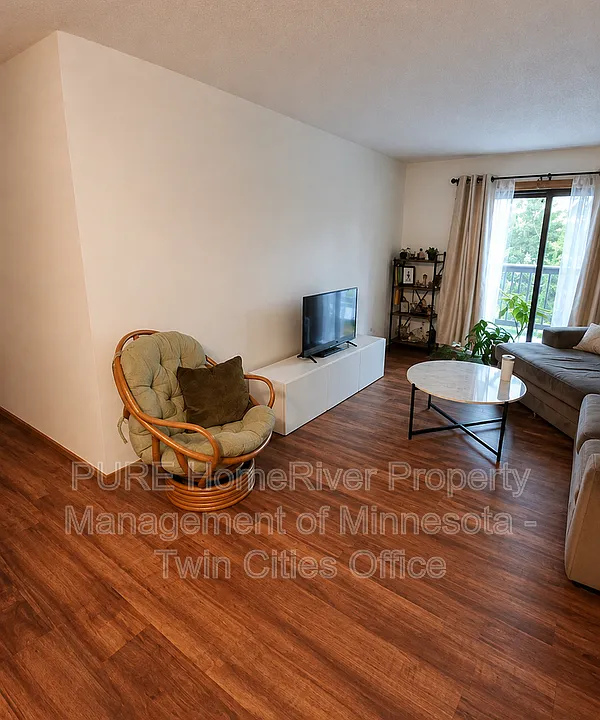 1207 Hewitt Ave #9