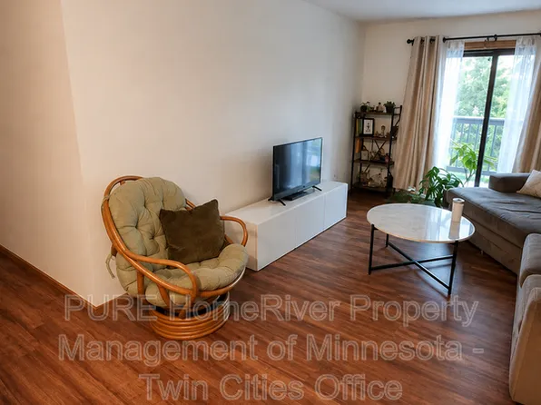 1207 Hewitt Ave APT 9, Saint Paul, MN 55104