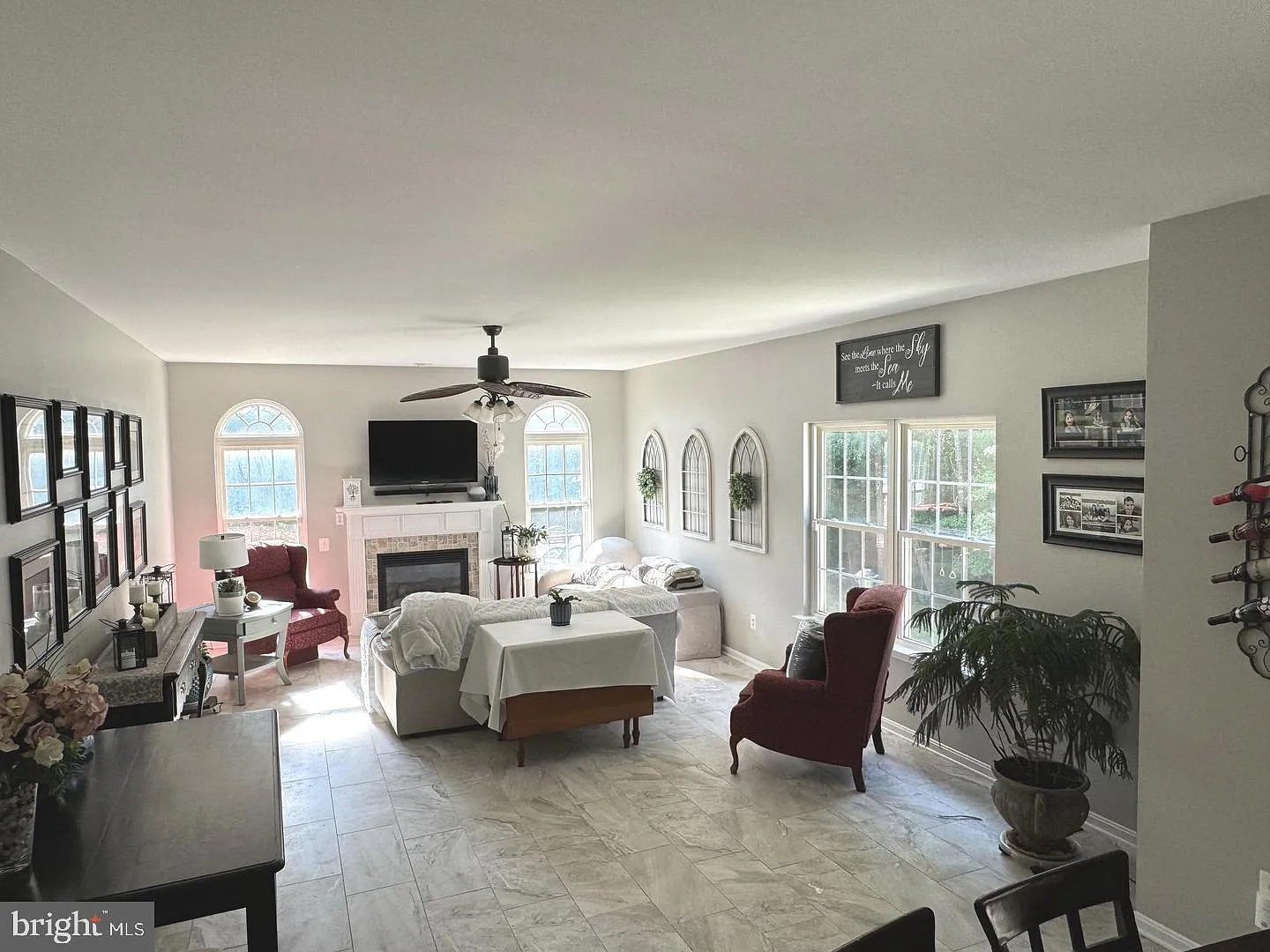 5 bed, 2.5 bath, 3427 sqft, $3,600 — Photo 4