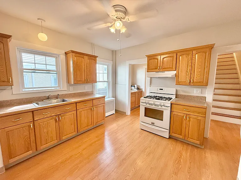 201 Maplewood St #1 — Photo 10