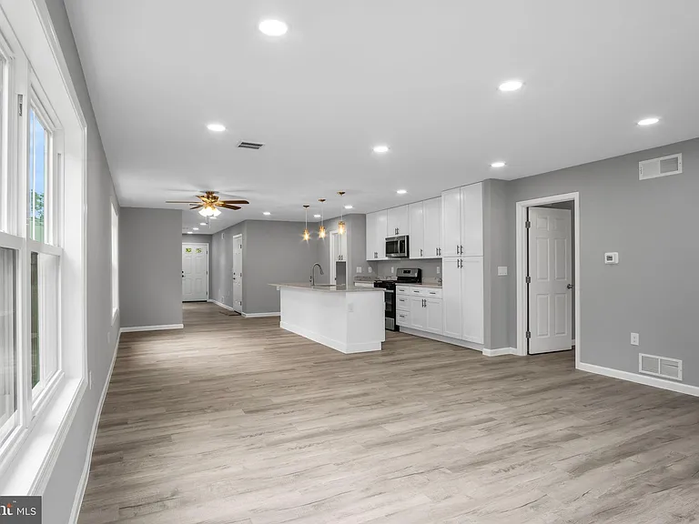 1500 Embassy Dr #A — Photo 4