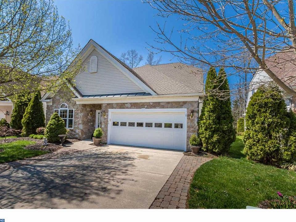 1st image of 98 Lowell Dr