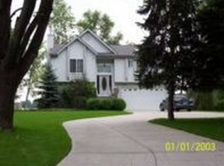 2032 Watkins Lake Rd, Waterford, MI 48328