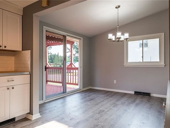 5th image of 22320 Sandalwood Rd
