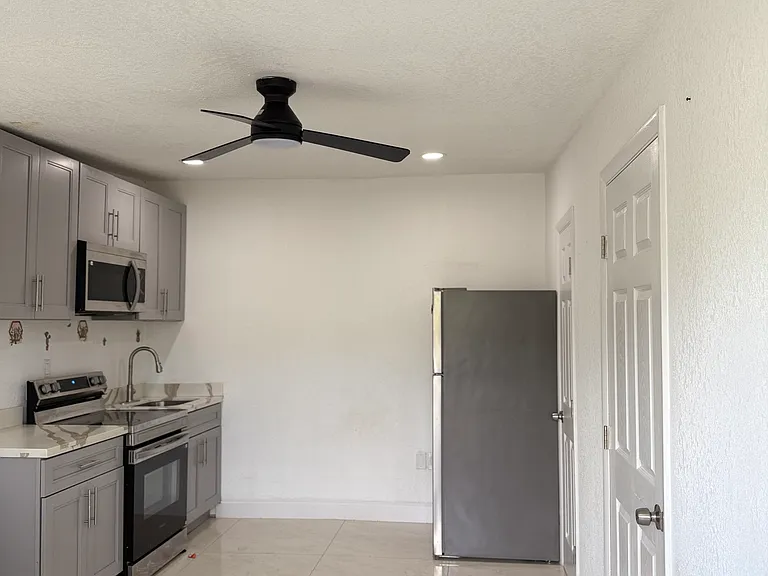 19521 NW 1st Ct — Photo 16