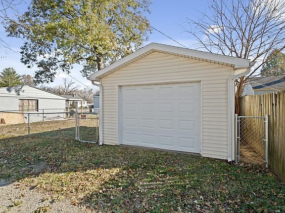 2nd image of 2820 Edgar St