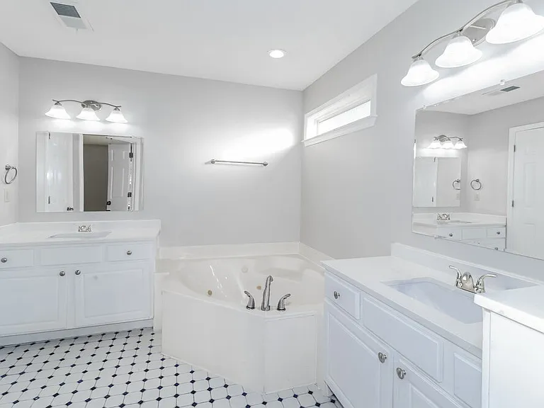 1655 Torrington Dr — Photo 14