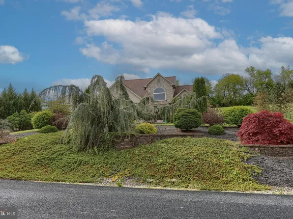 433 Eagleview Dr, Mohrsville, PA 19541