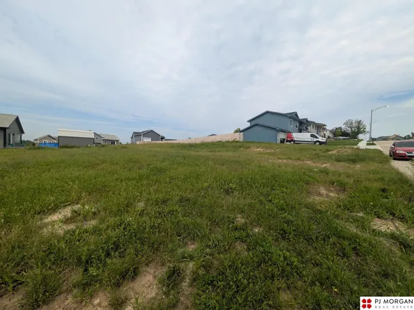 21514 Arabian Rd, Elkhorn, NE 68022