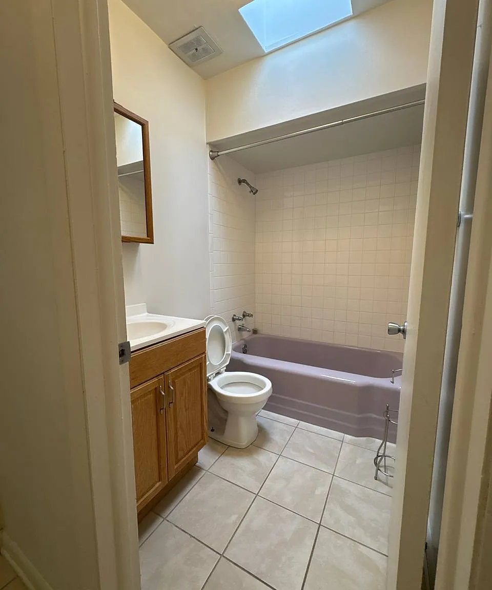2 bed, 1.5 bath, 1100 sqft, $1,700 — Photo 4