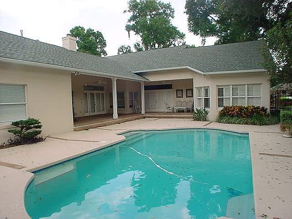 POOL & PORCH