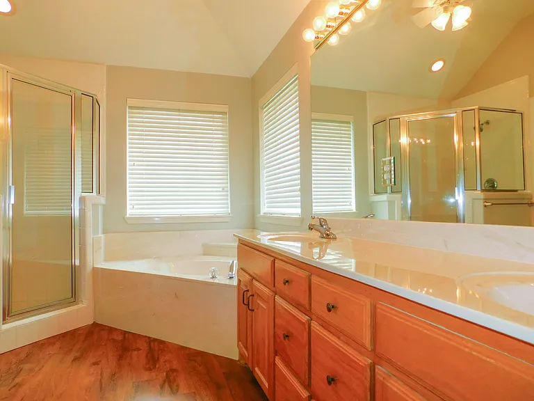 502 Hillcrest Ln — Photo 17