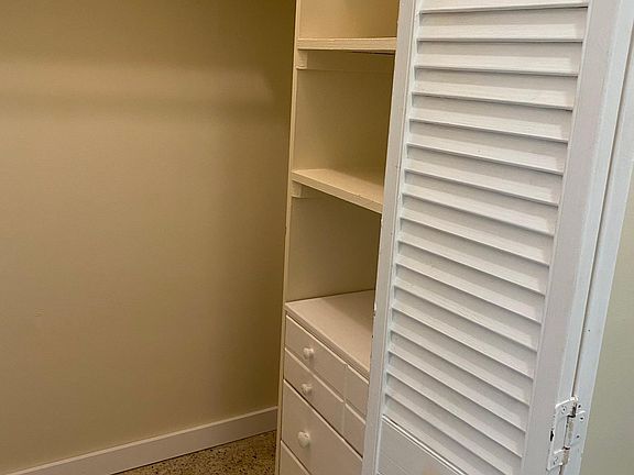 3rd image of 1324 Shore Dr S Unit 6