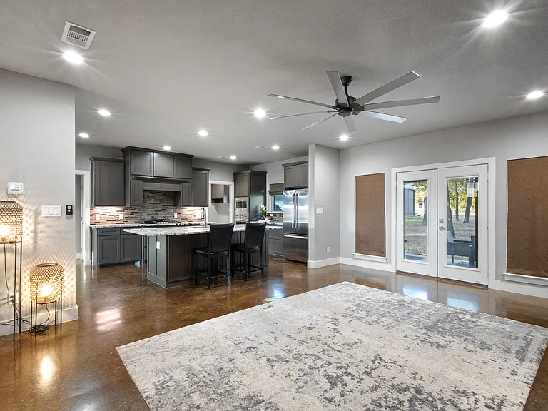 512 Barham Ln — Photo 13