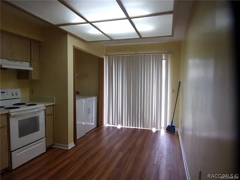 607 Edgewood Ave — Photo 5