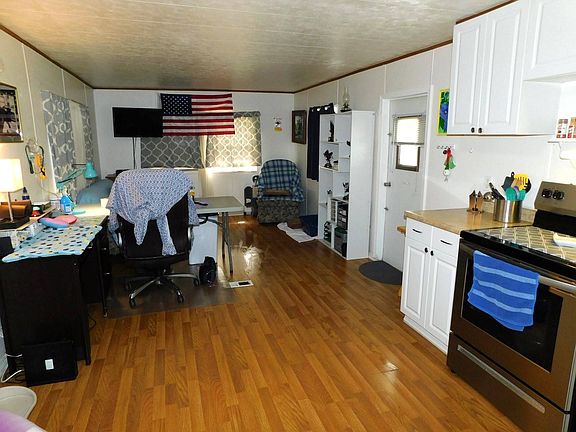 2nd image of 5046 Daisy St