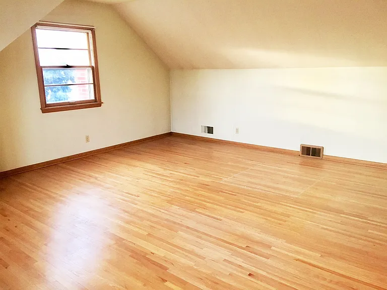 2418 Ione St — Photo 7