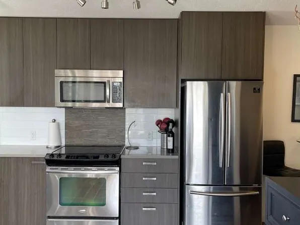 13325 102a Ave #702, Surrey, BC V3T 0J5