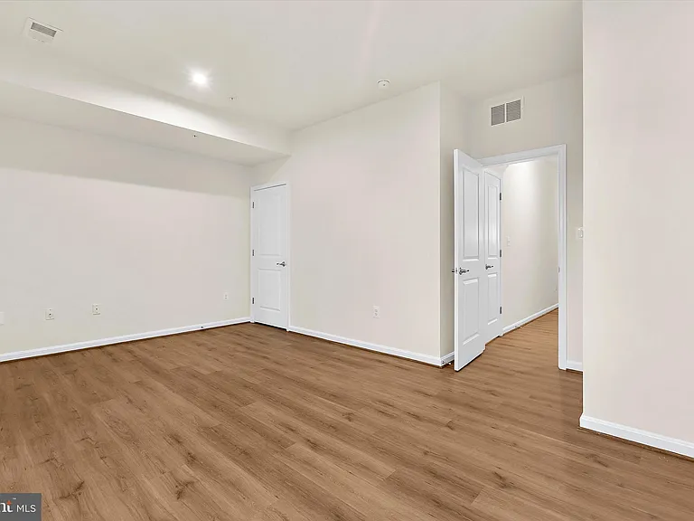 1102 Thomas Trl — Photo 36