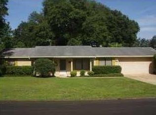 5703 Pine Ridge Dr, Milton, FL 32570