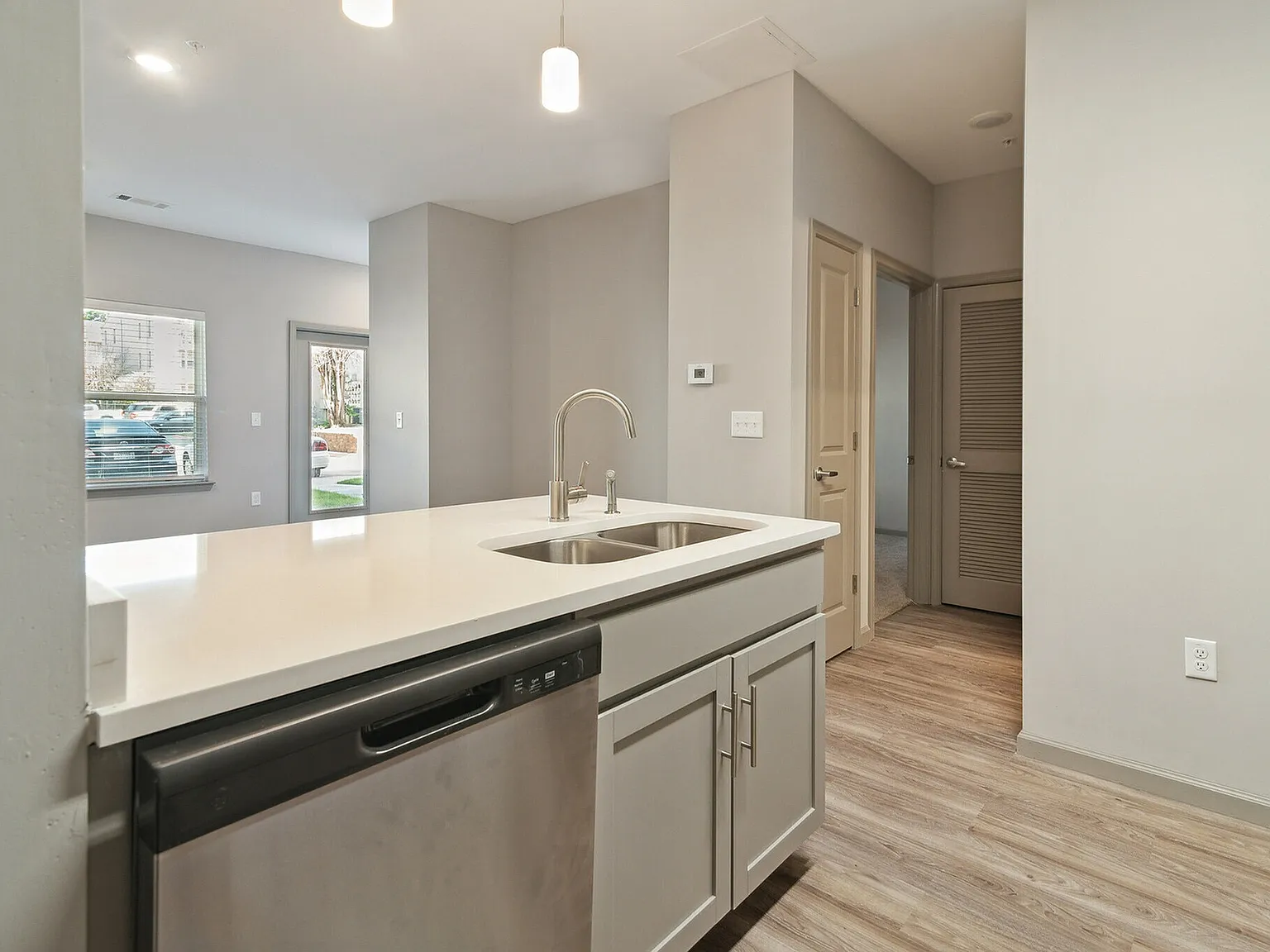 Riverwalk Apartments — Photo 4