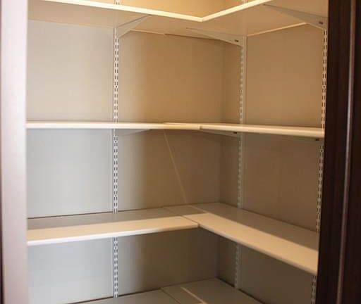 WALK IN PANTRY