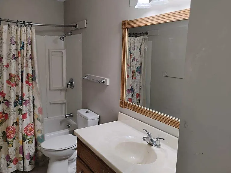 2621 N Pine St #6 — Photo 5