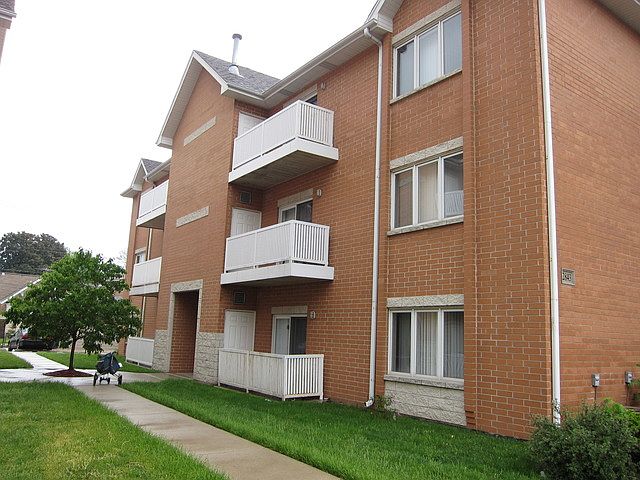 1st image of 2845 N Harlem Ave APT 3E