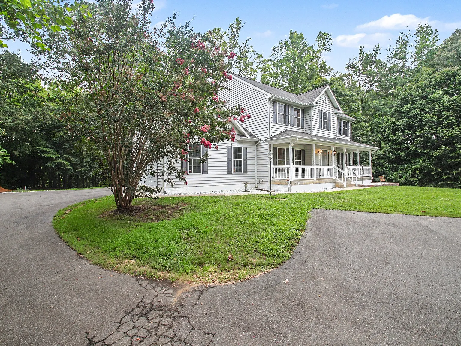 4 bed, 2.5 bath, 3732 sqft, $3,500 — Photo 4