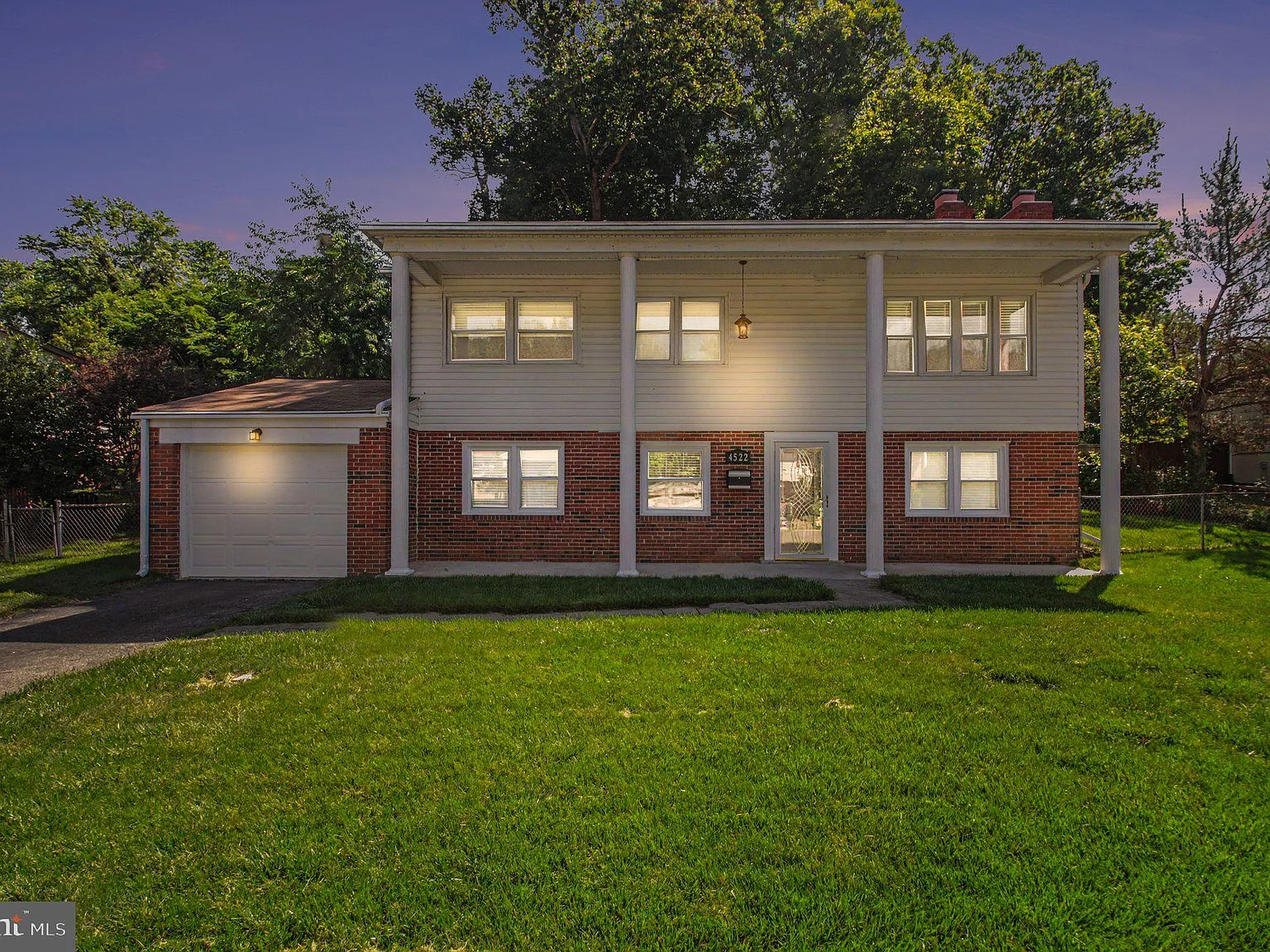 4 bed, 2.5 bath, 1784 sqft, $2,995 — Photo 2