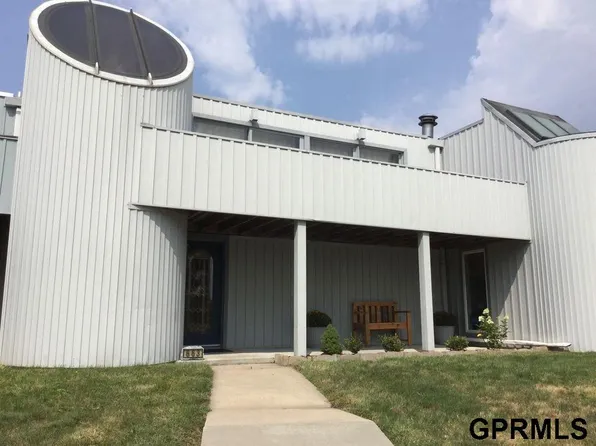 663 W Lakeshore Dr, Lincoln, NE 68528