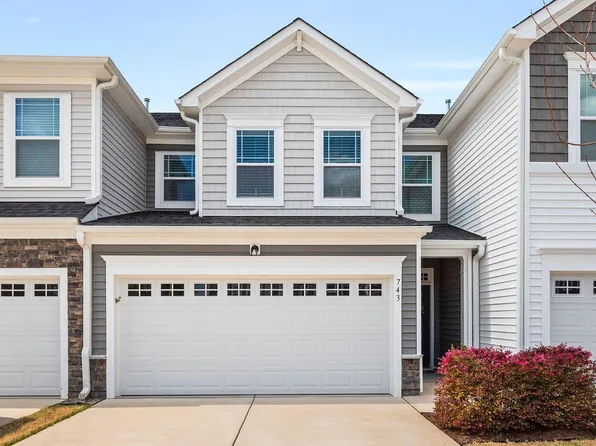 743 Creekway Dr, Fuquay Varina, NC 27526
