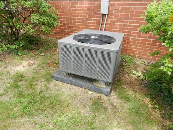 5th image of 2317 Stuart Dr