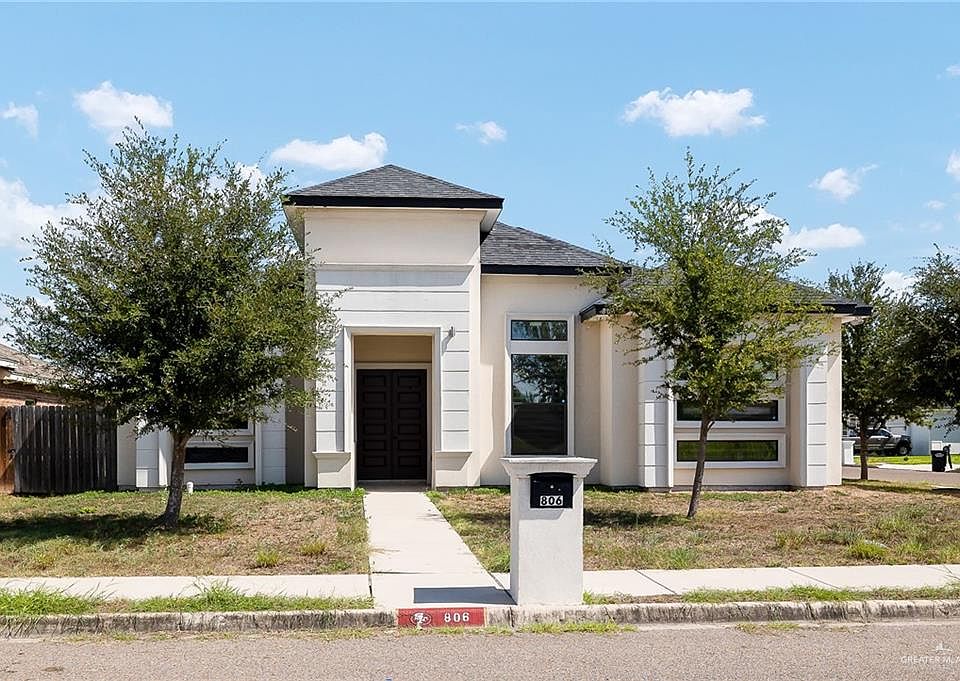 1st image of 806 N Bluebonnet St