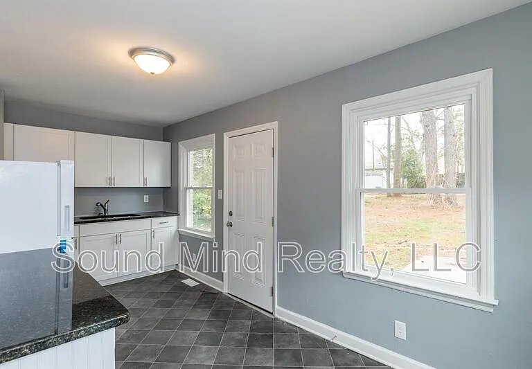 1729 Dallas St — Photo 10