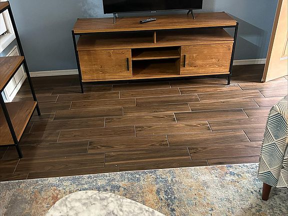 4th image of 4901 E Kelton Ln Unit 1024