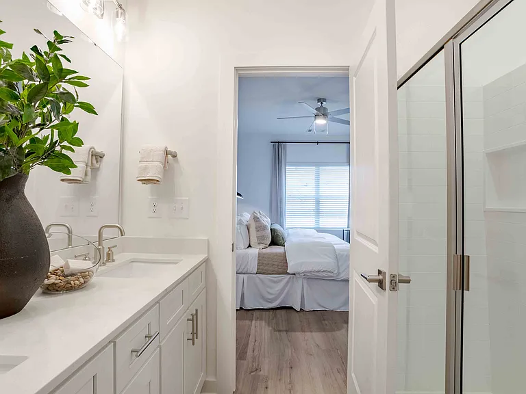 River Rock at Dallas - Meander Bathroom 3