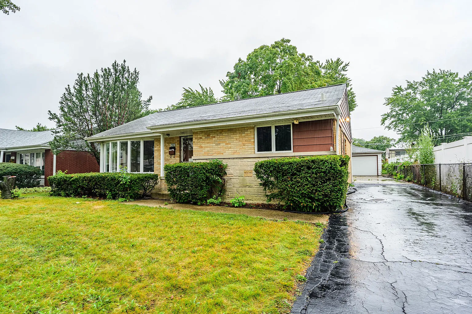 7501 Lake St photo 1