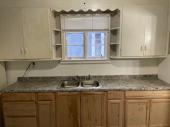4th image of 152 Lombard St