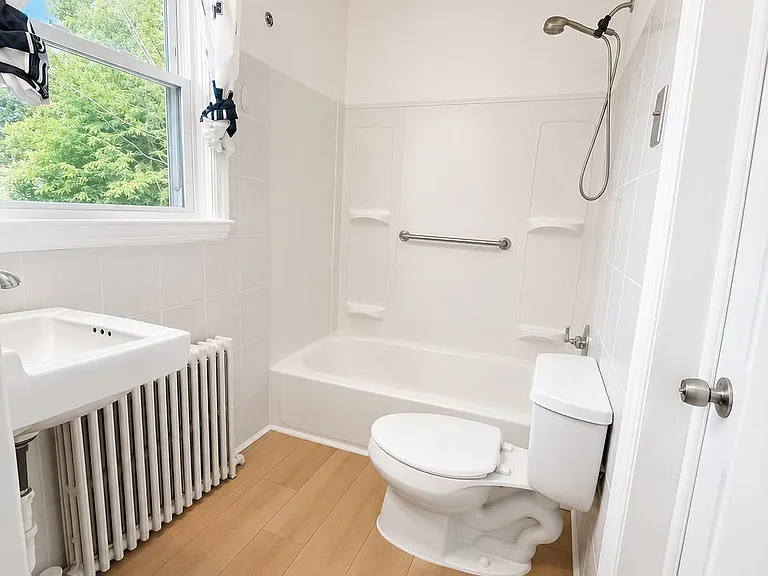 2910 Clearview Ave — Photo 4
