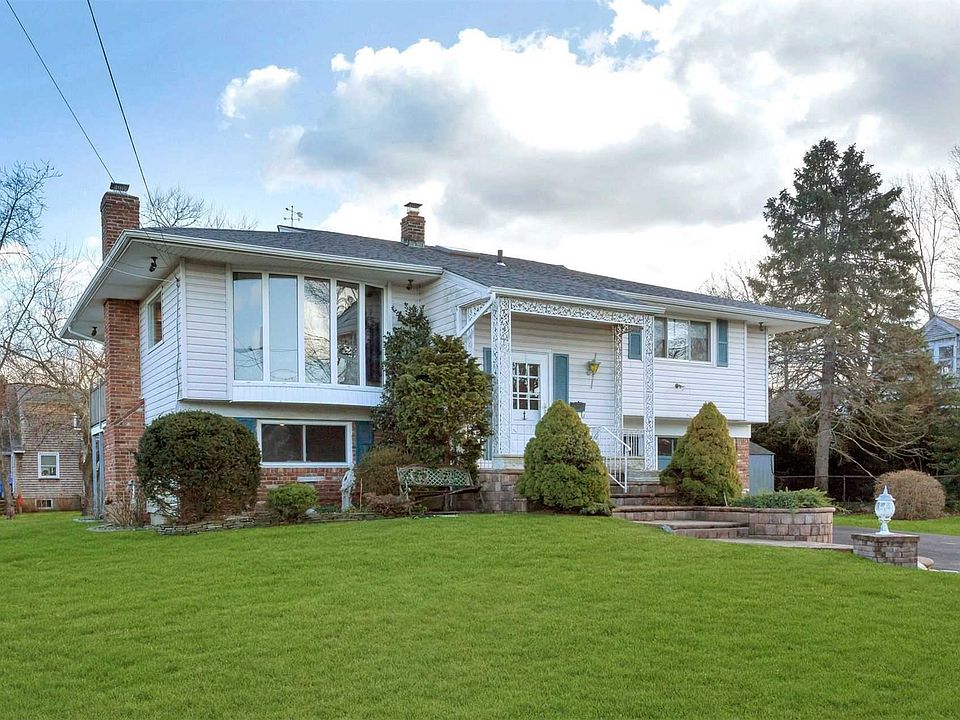 1st image of 6 Seawanhaka Pl
