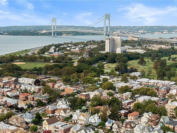 3rd image of 206 Bay 10 St