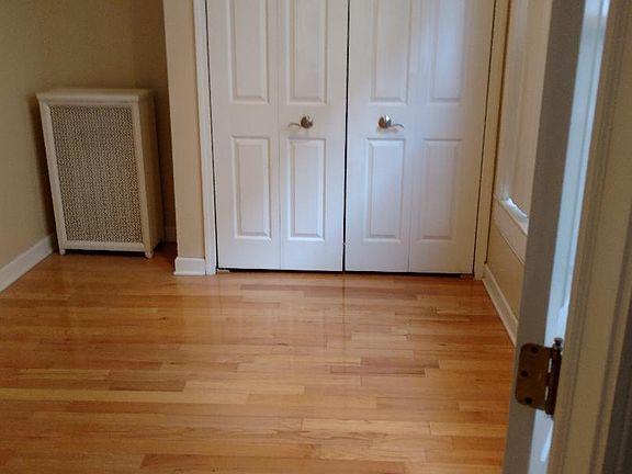 3rd image of 5415 S Dorchester Ave