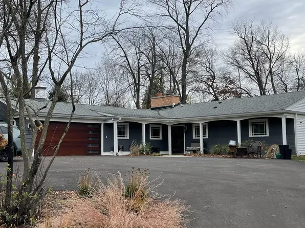 69 Bluff Rd, Trout Valley, IL 60013