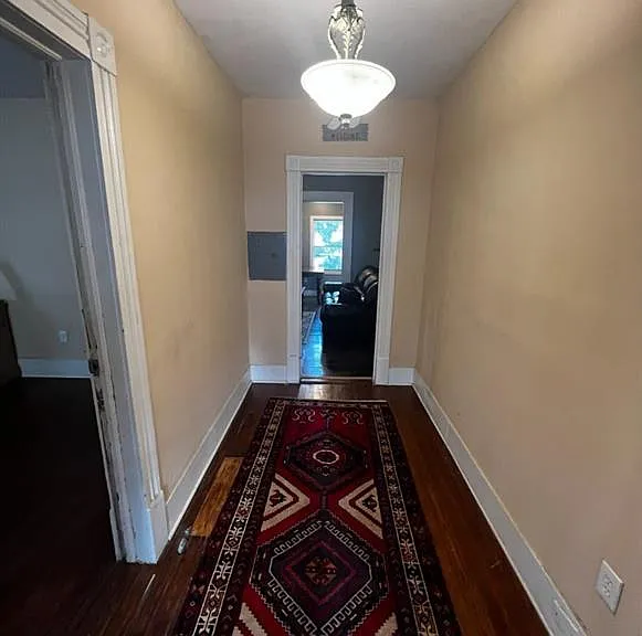 1059 Hampton St NW — Photo 6