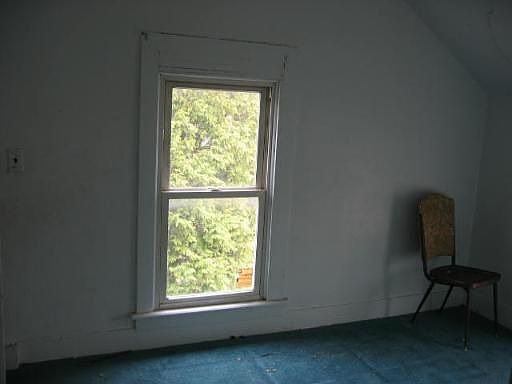 4th image of 112 W Larue St