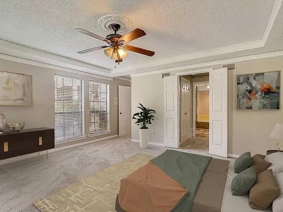 1st image of 12131 Cross Creek Dr
