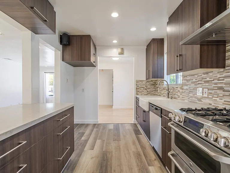 3960 Mayfield Ave — Photo 12