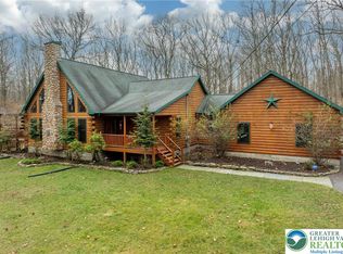 1212 Acacia Dr, Hawley, PA 18428